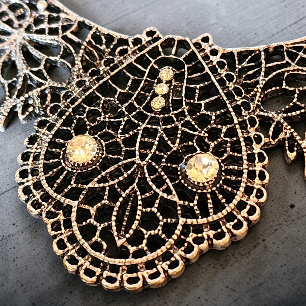 Avenue Silver Tone Filigree Statement Necklace Clear Rhinestones Adjustable - Picture 3 of 5